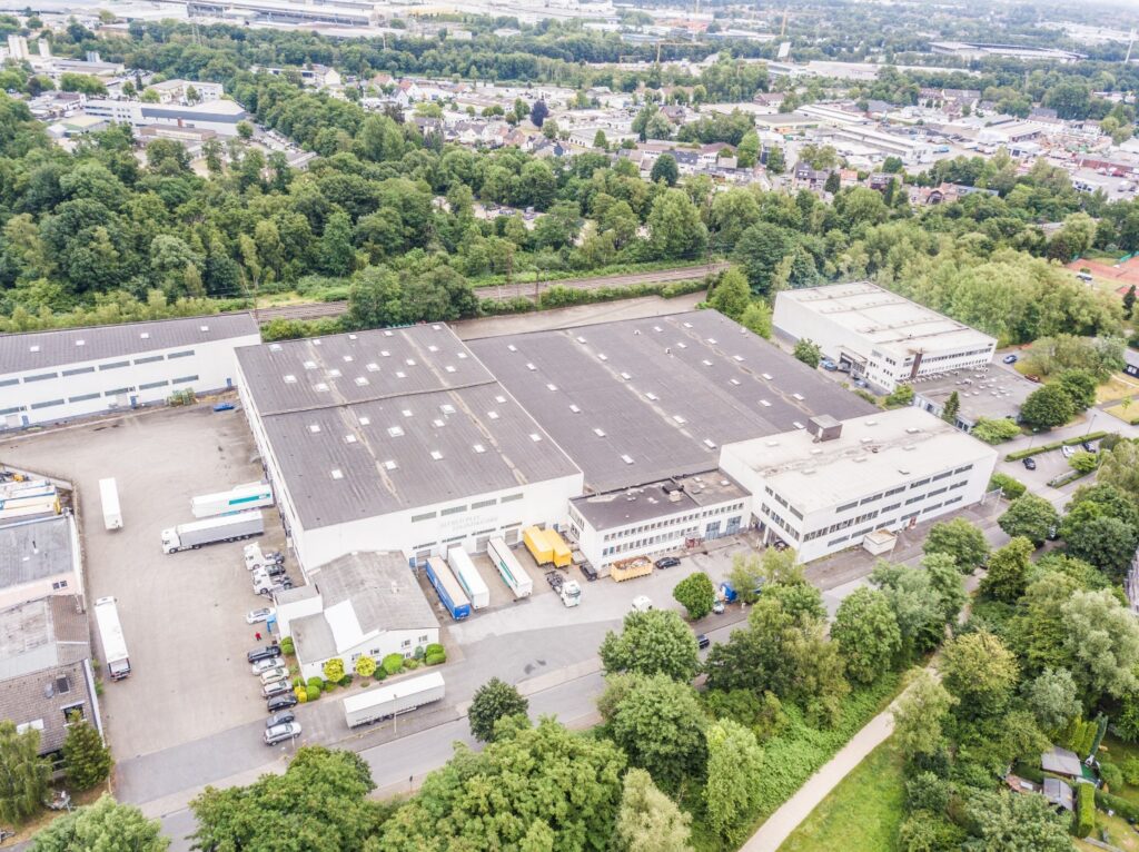 14.500 m² Hallen- und Bürofläche: RUHR REAL unterstützt die d-log GmbH bei der Fusion der Essener Standorte