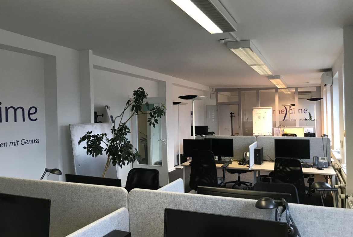 Großes Büro
