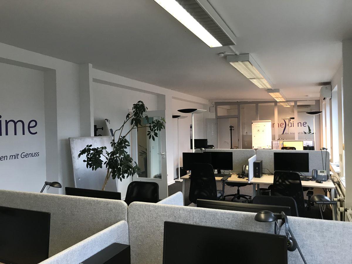 Großes Büro