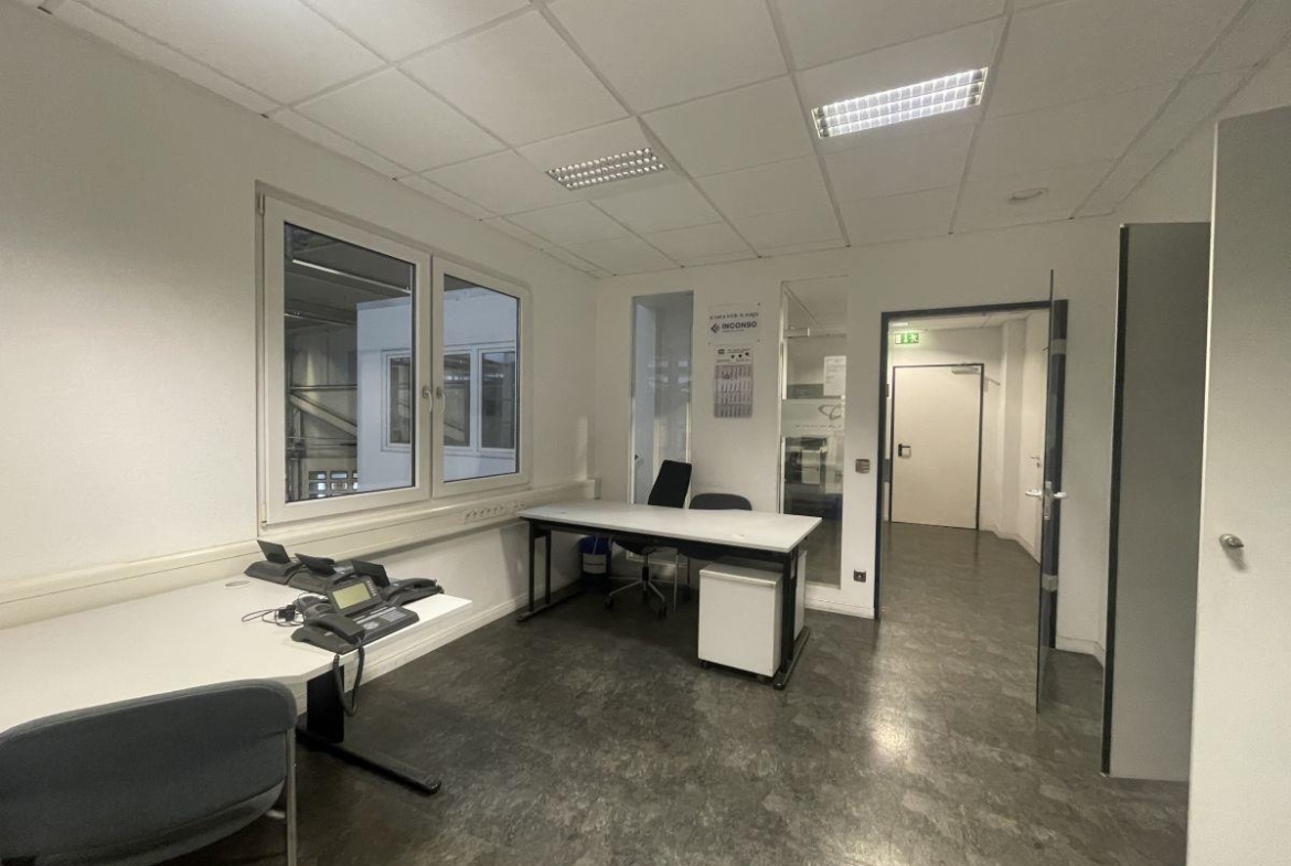 Hallenbüro
