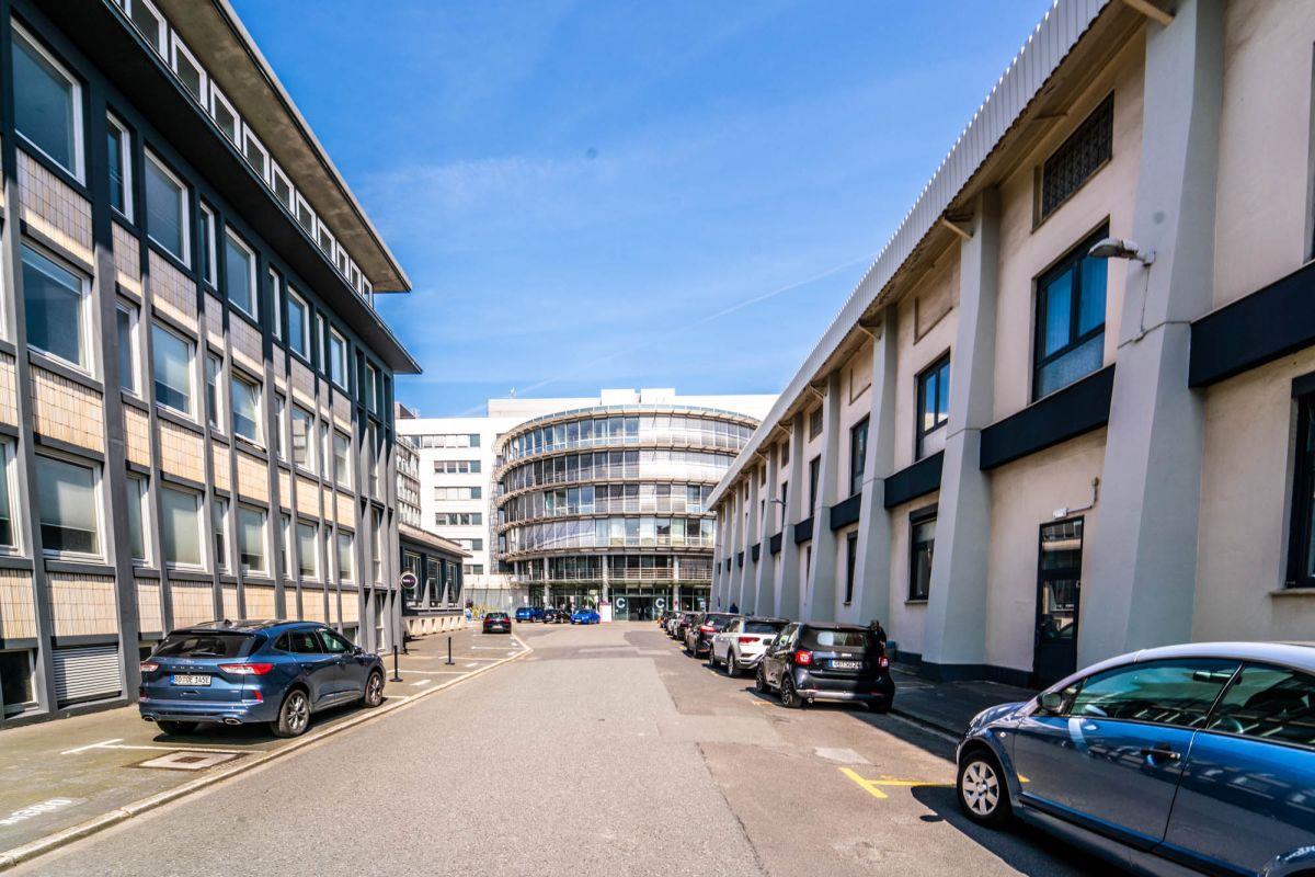 Gebäude (3) Gebäude (3)