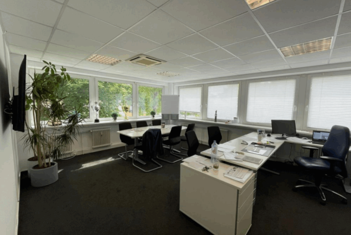 Großes Büro