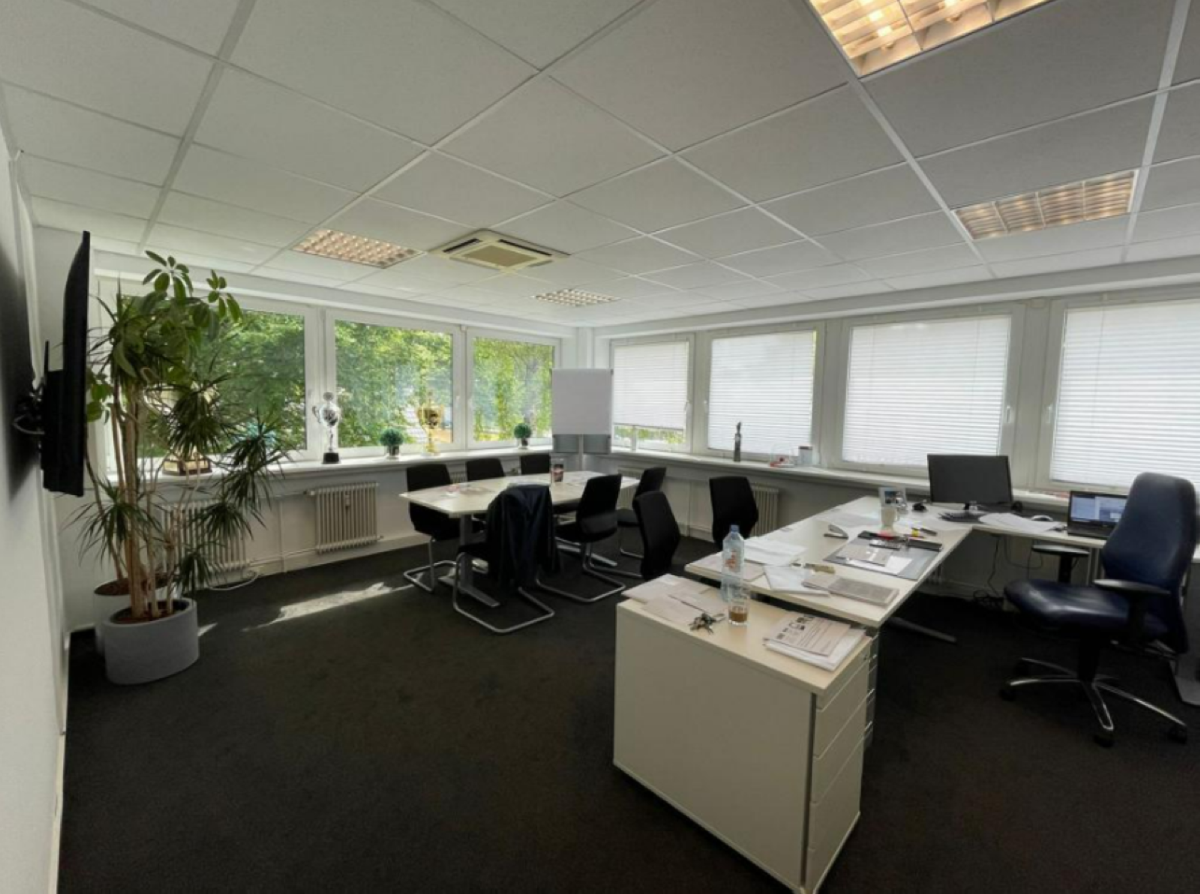 Großes Büro