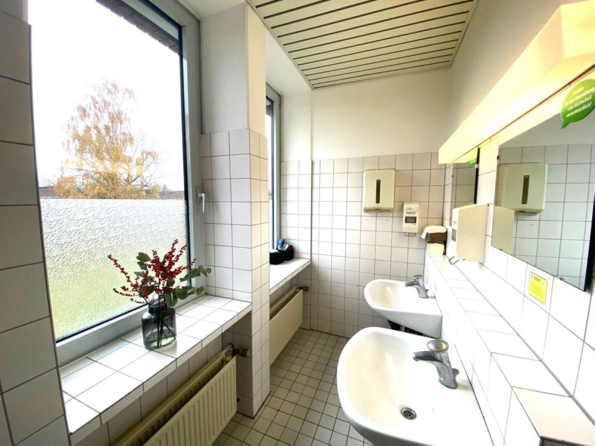 Innenansicht: Sanitäranlagen Innenansicht: Sanitäranlagen