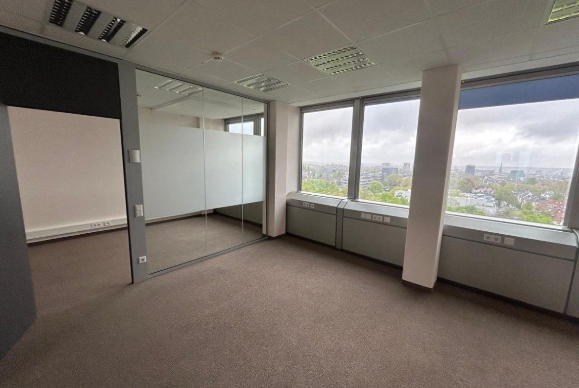 Büro mit Glaselement