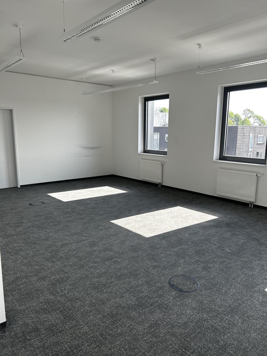 Büro mit Durchgang Büro mit Durchgang