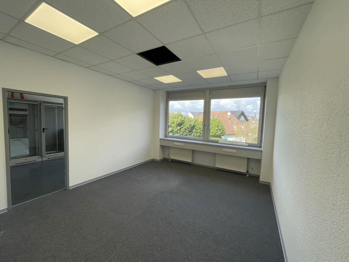 Büro inkl. Zugang Serverraum Büro inkl. Zugang Serverraum
