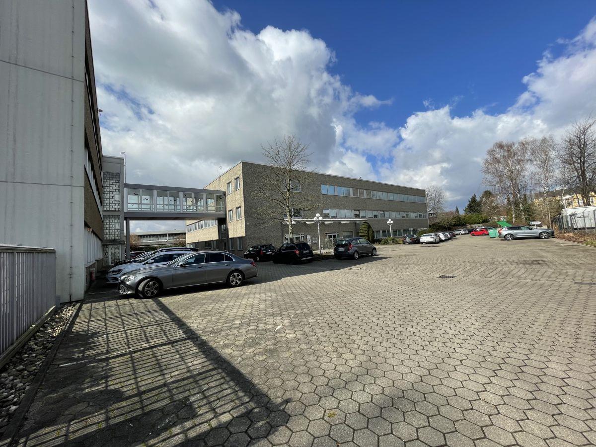 Brücke zwischen den Gebäuden Brücke zwischen den Gebäuden