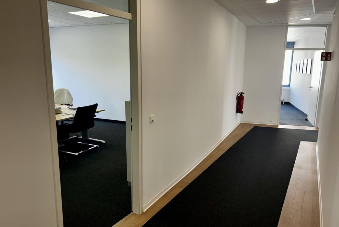 Flur mit Bürozugang