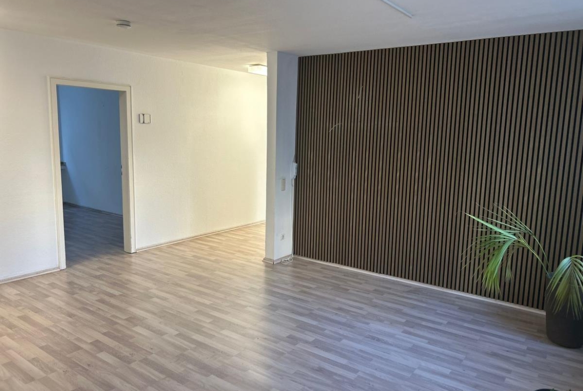 Büro mit Blick in den Flur