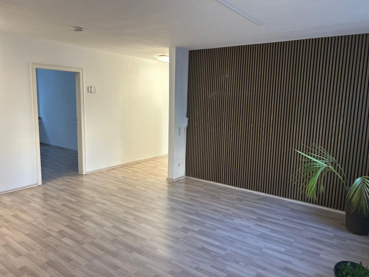 Büro mit Blick in den Flur Büro mit Blick in den Flur