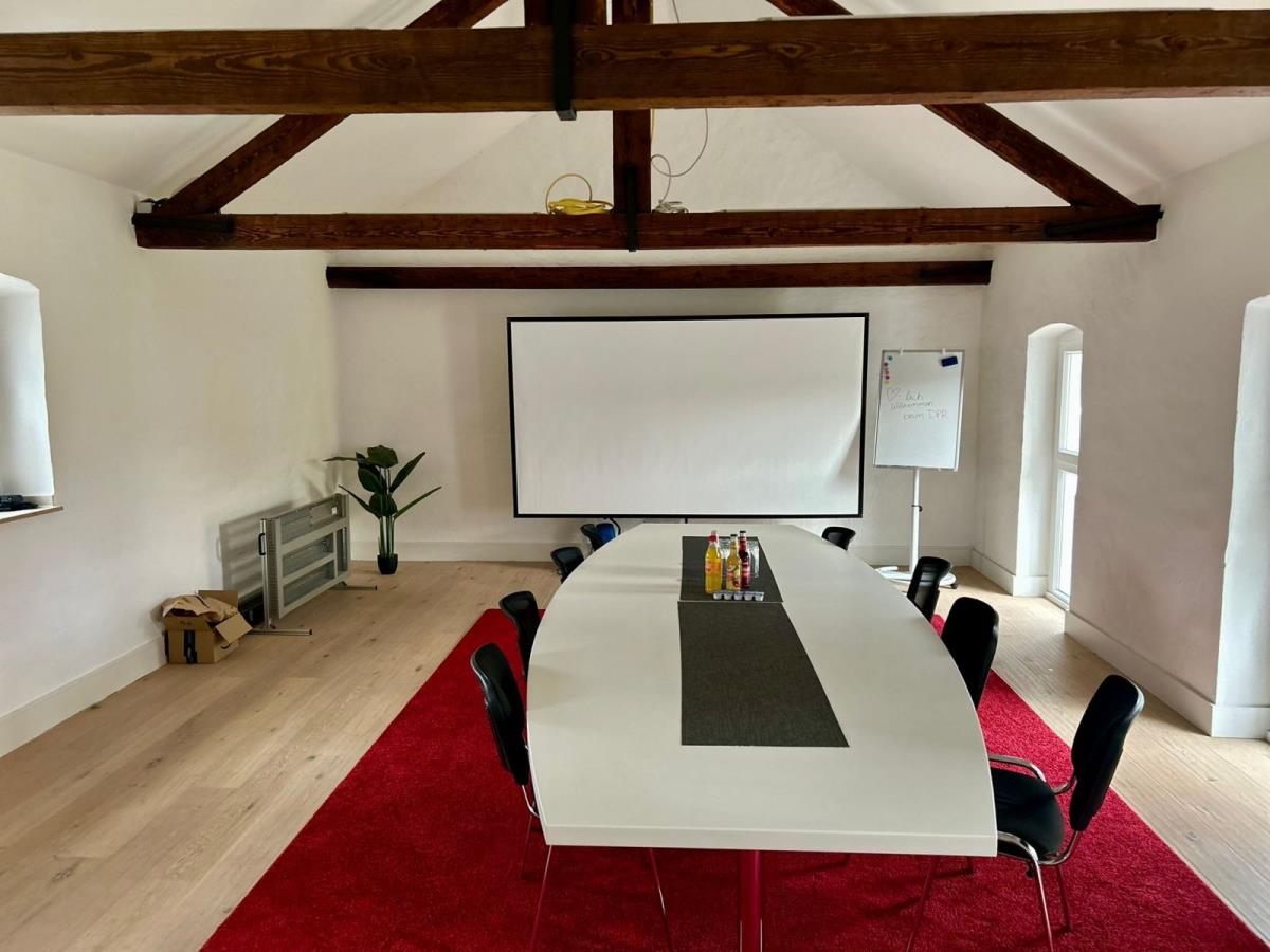 Besprechungsraum / Pausenraum Besprechungsraum / Pausenraum