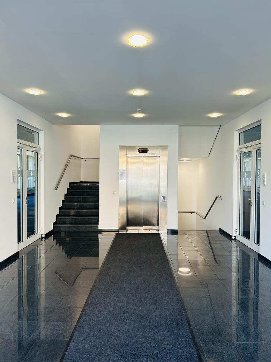 Flur/ Personenaufzug Flur/ Personenaufzug