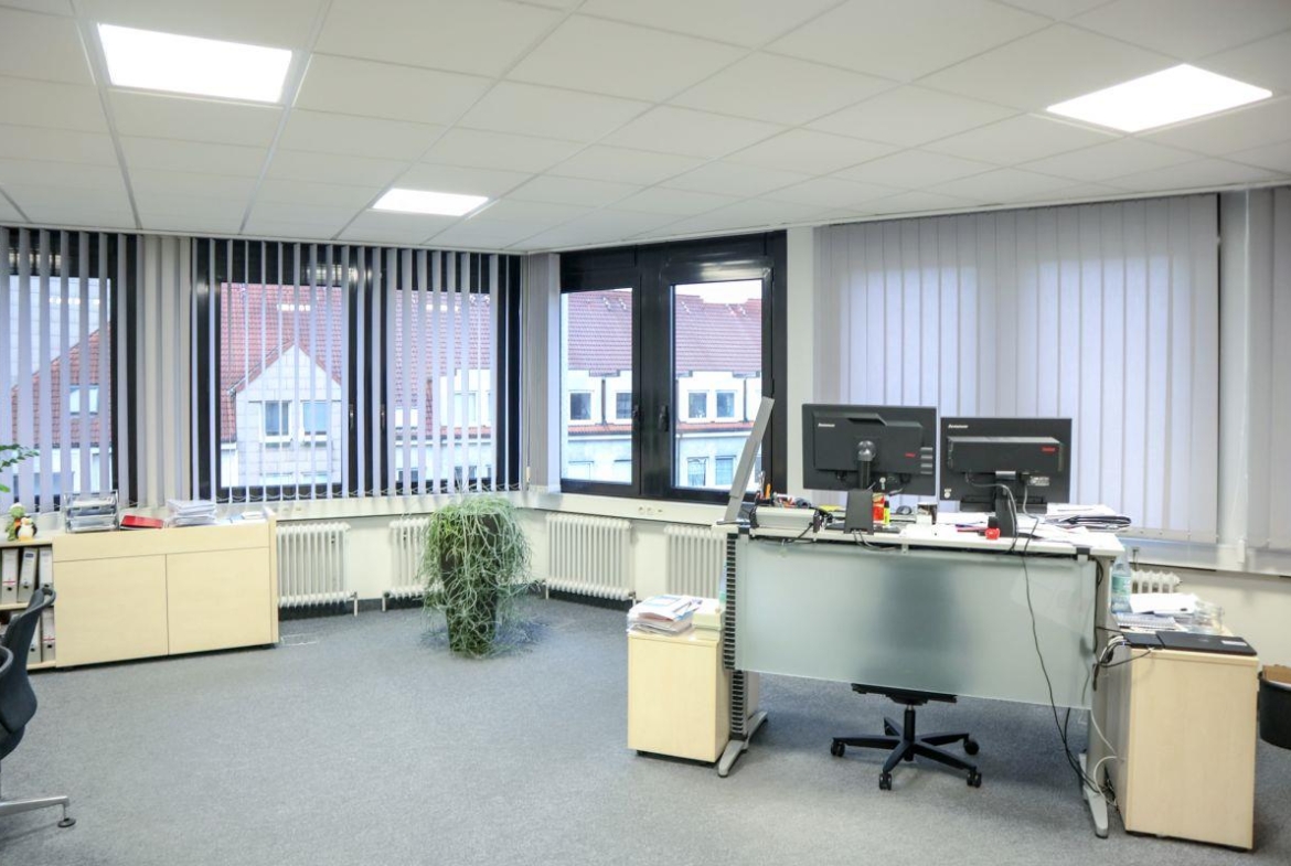 Großes Büro