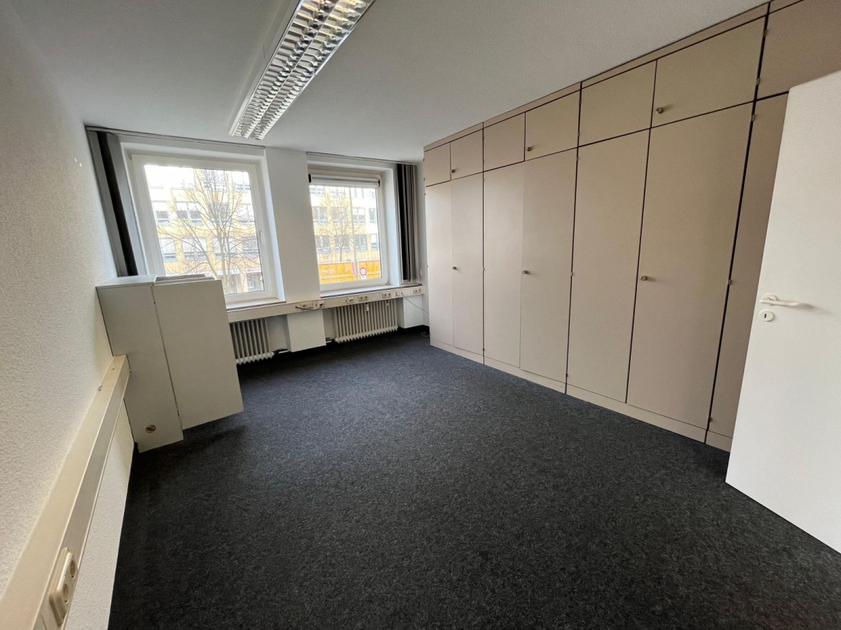 Büro mit Einbauschränken Büro mit Einbauschränken
