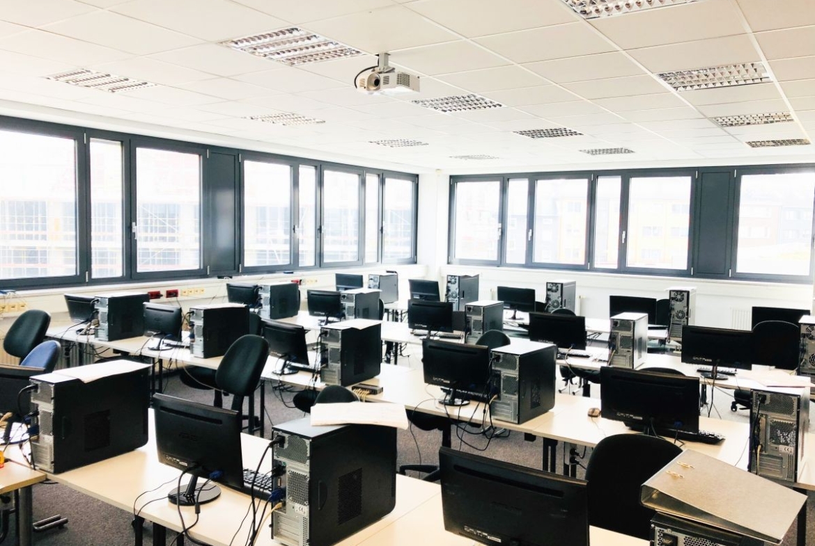 Großes Büro