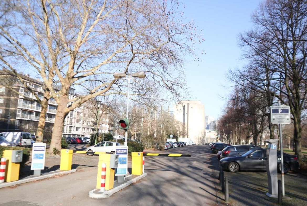 Einfahrt Parkplatz