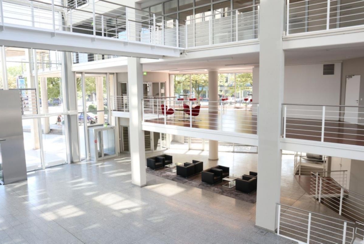 Lichtdurchflutete Lobby